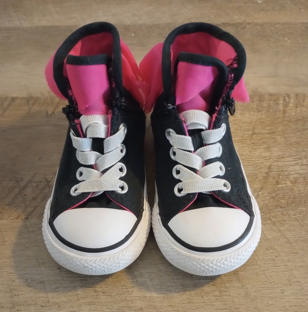 Kids Converee Black and Pink Sneakers
